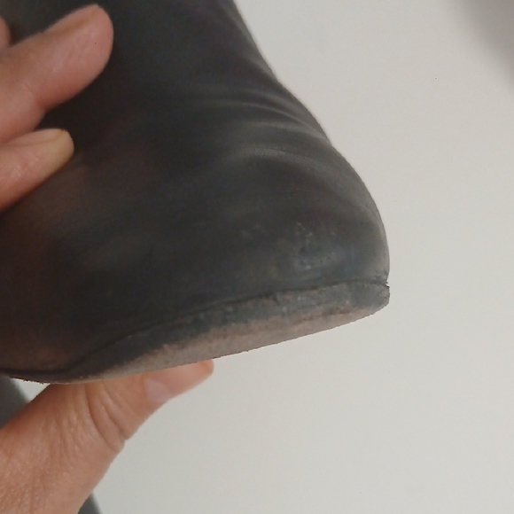 Salvatore Ferragamo Black Ankle‎ Booties with Gold Zipper - Picture 11 of 14